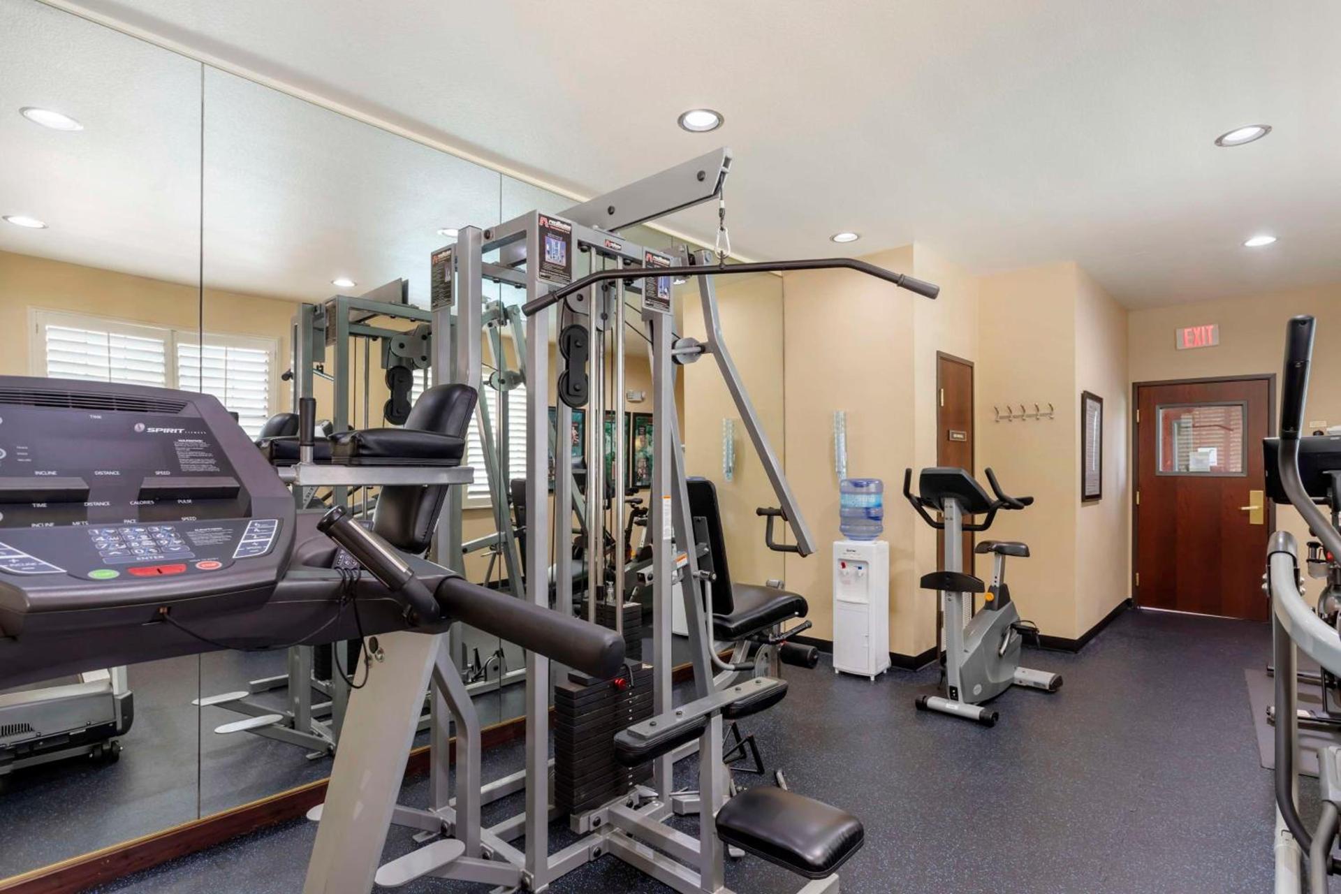 Best Western Plus Crown Colony Inn & Suites photo 32