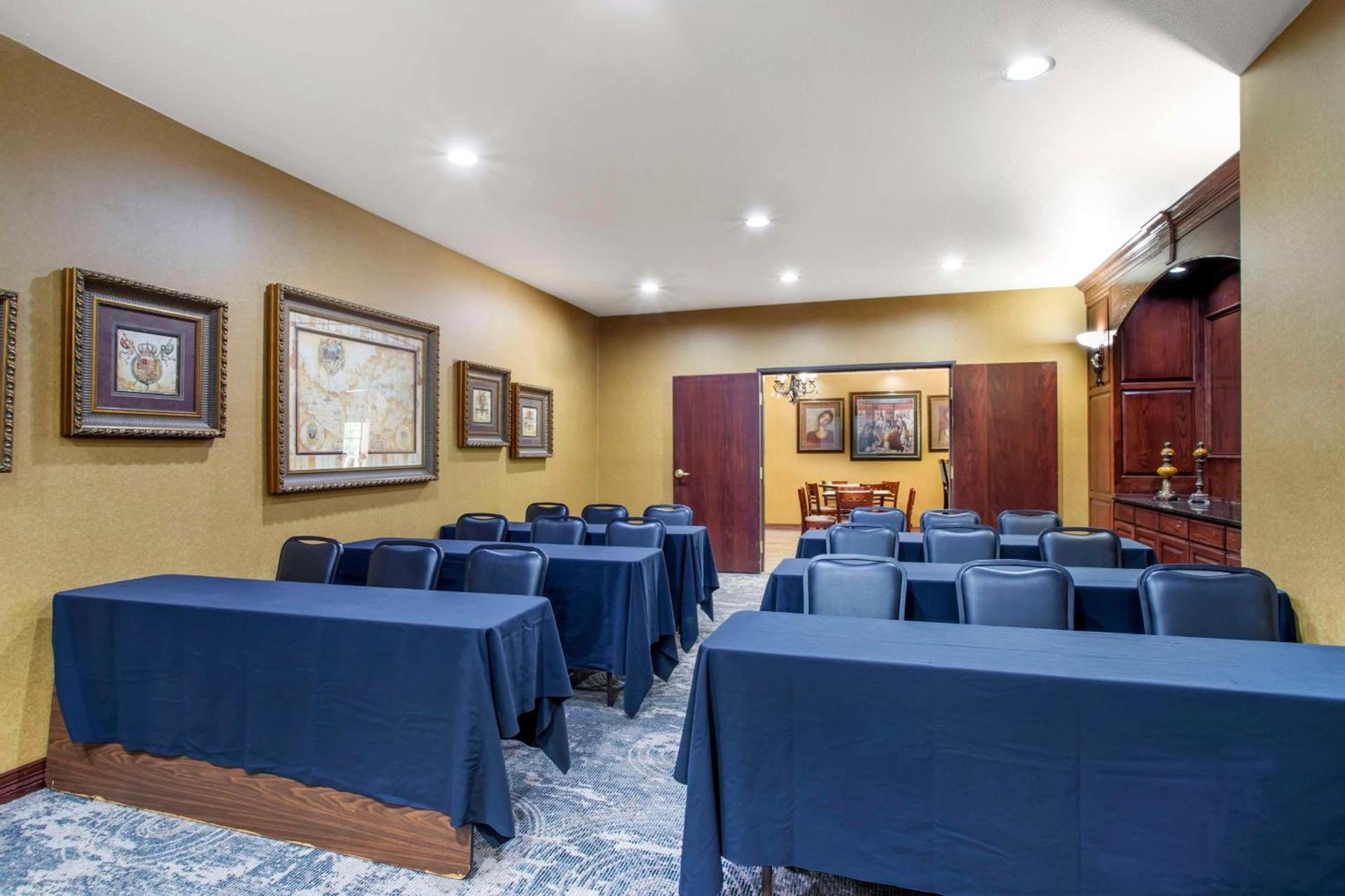 Best Western Plus Crown Colony Inn & Suites photo 34