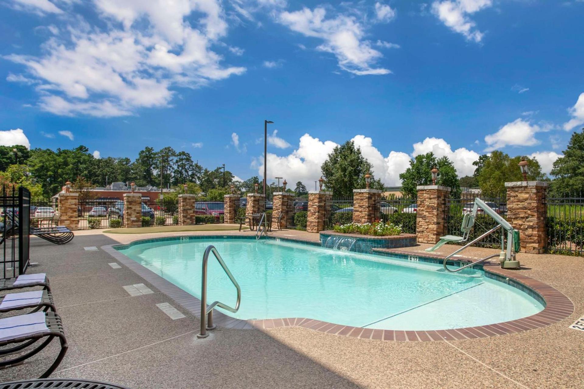 Best Western Plus Crown Colony Inn & Suites photo 36