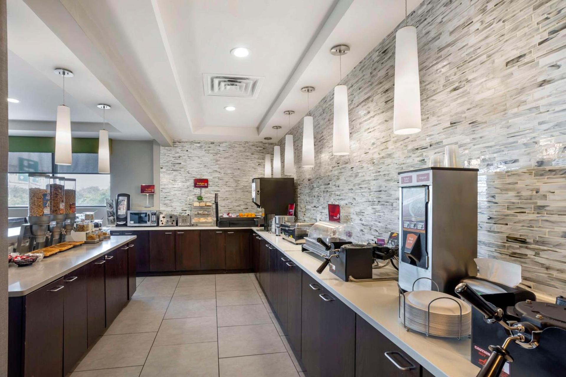Best Western Plus Philadelphia-Pennsauken Hotel photo 2