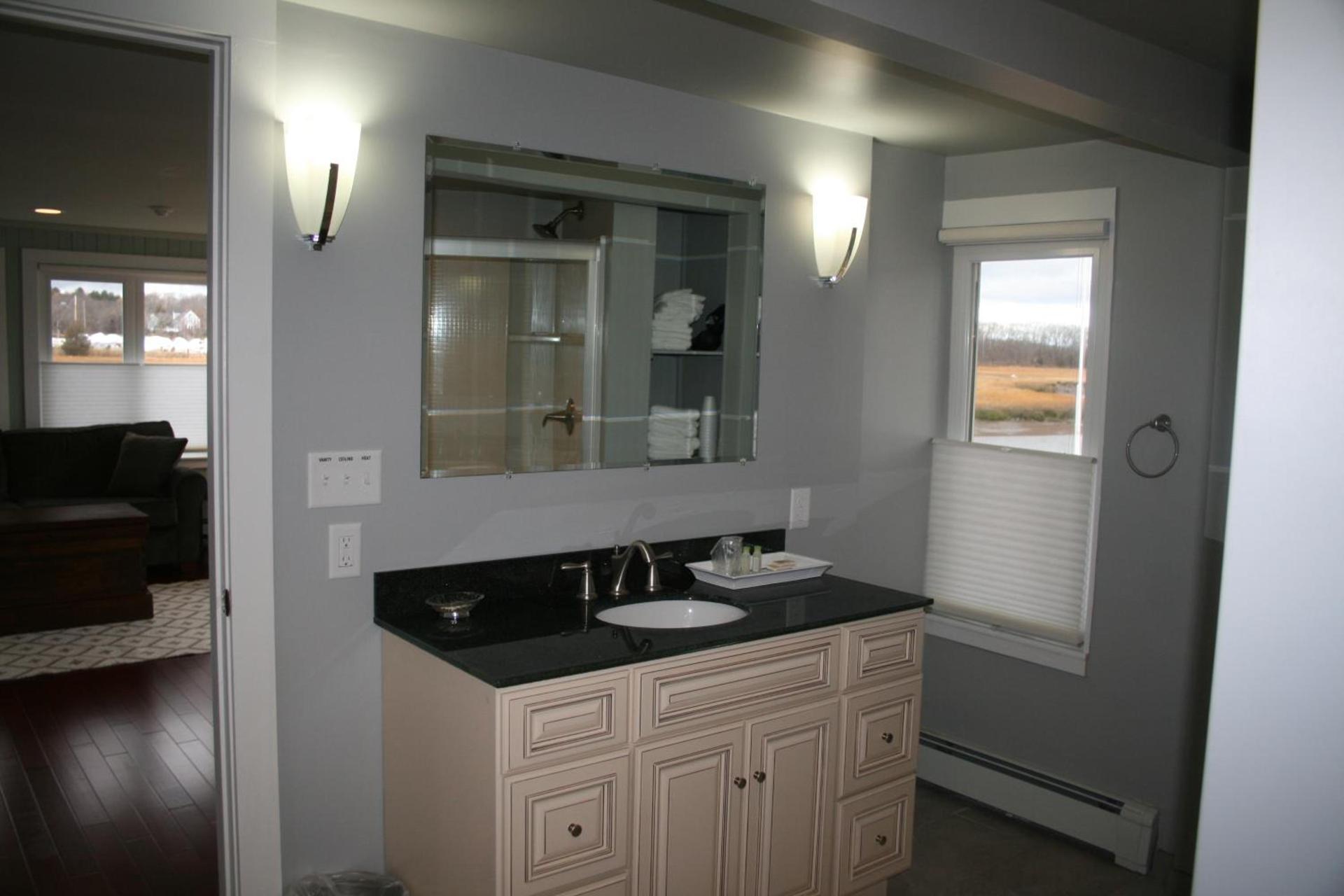 Shea's Riverside Inn & Motel photo 18