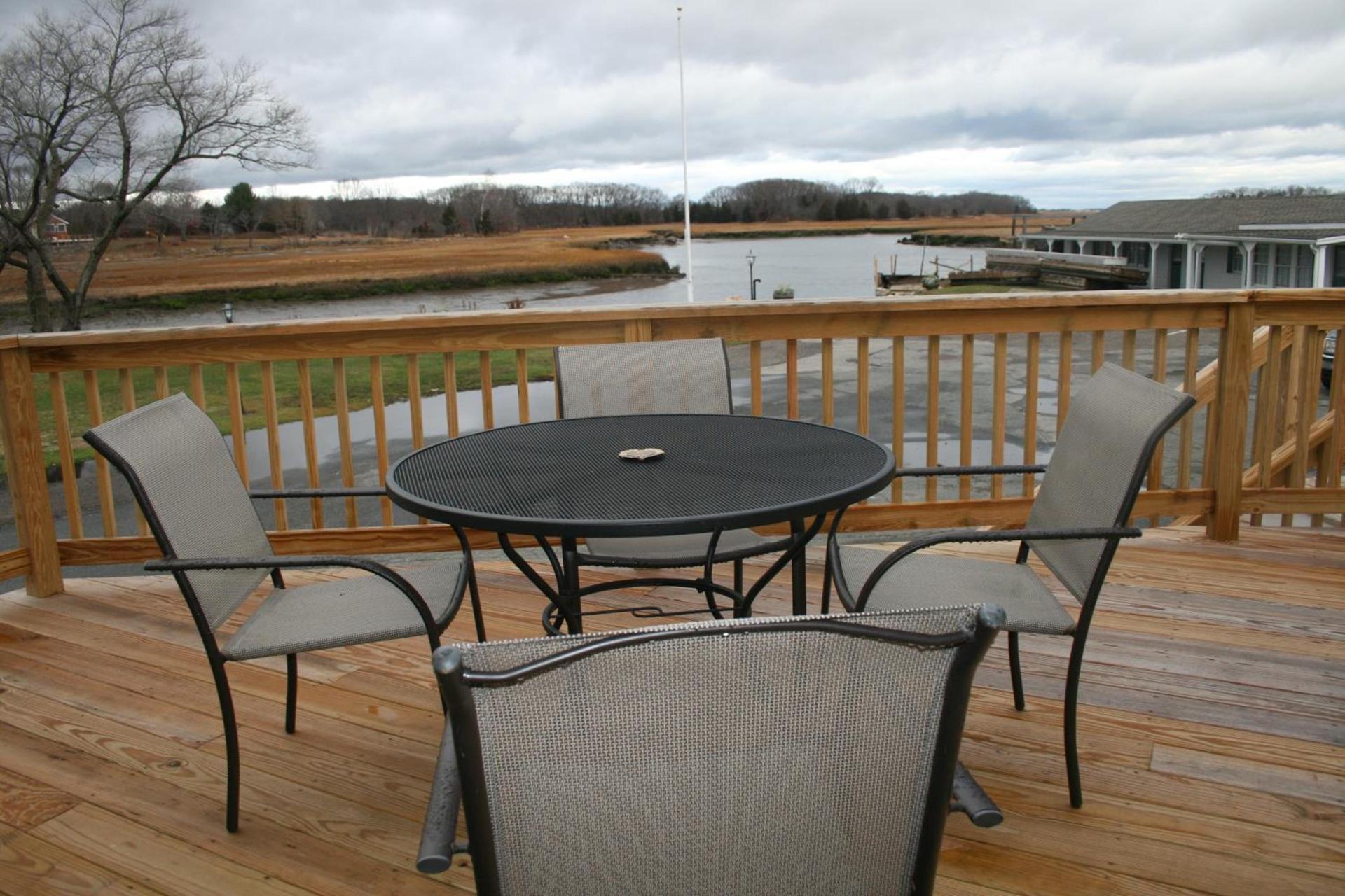 Shea's Riverside Inn & Motel photo 2