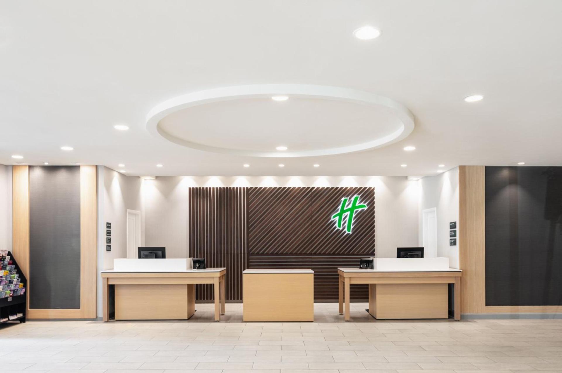 Holiday Inn Newark International Airport photo 34
