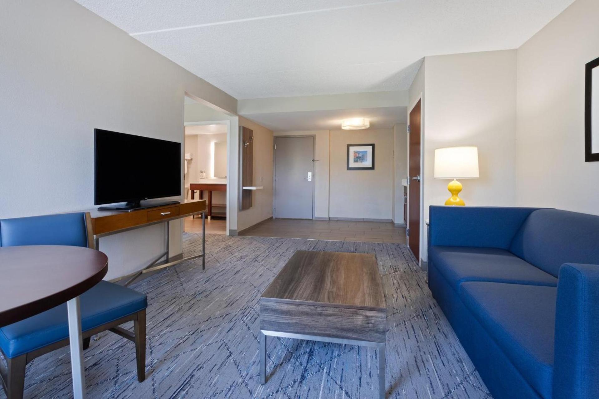 Holiday Inn Express & Suites Cincinnati Riverfront by IHG photo 93