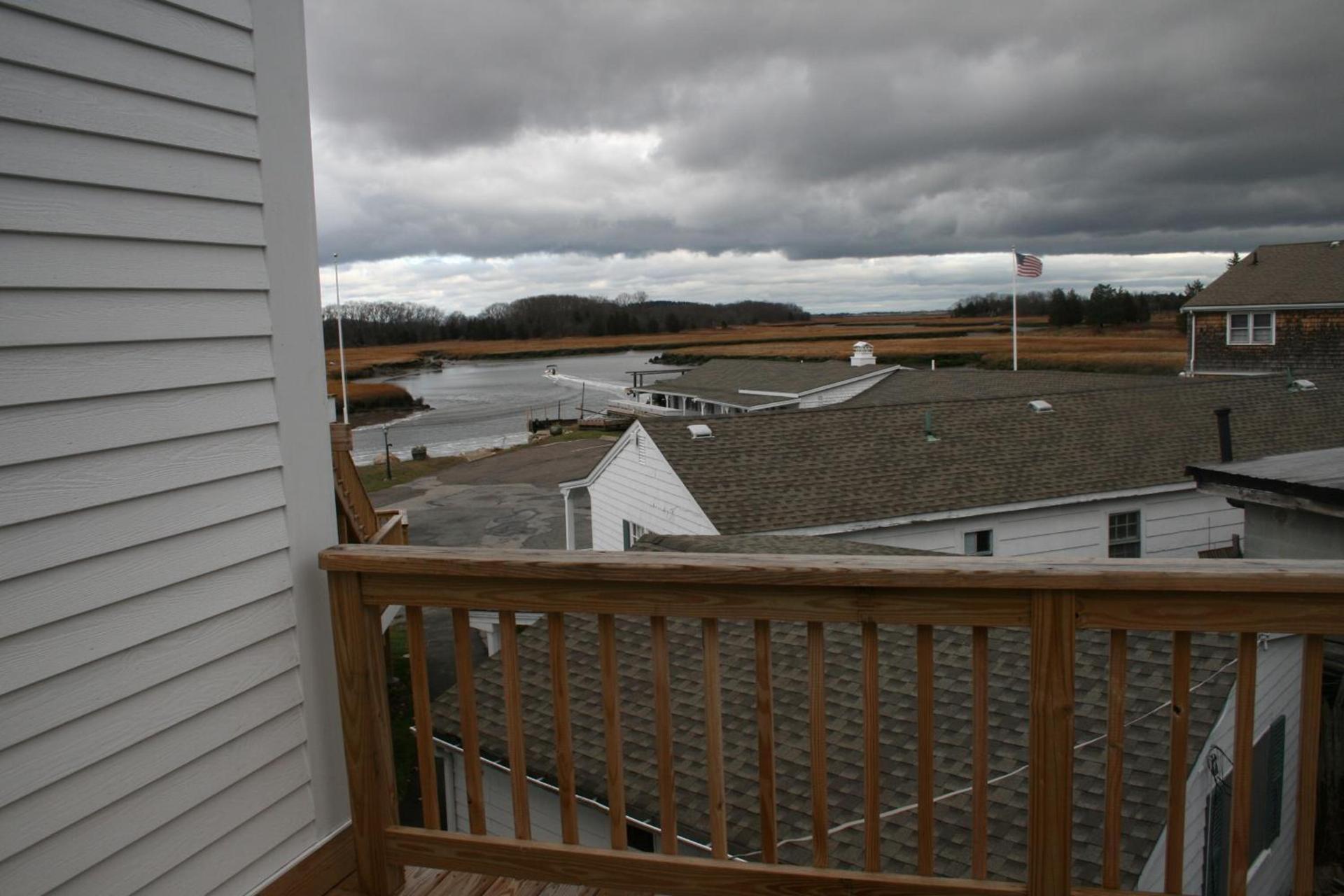 Shea's Riverside Inn & Motel photo 16