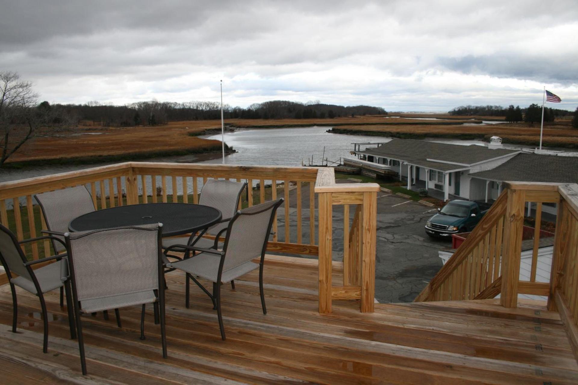 Shea's Riverside Inn & Motel photo 3