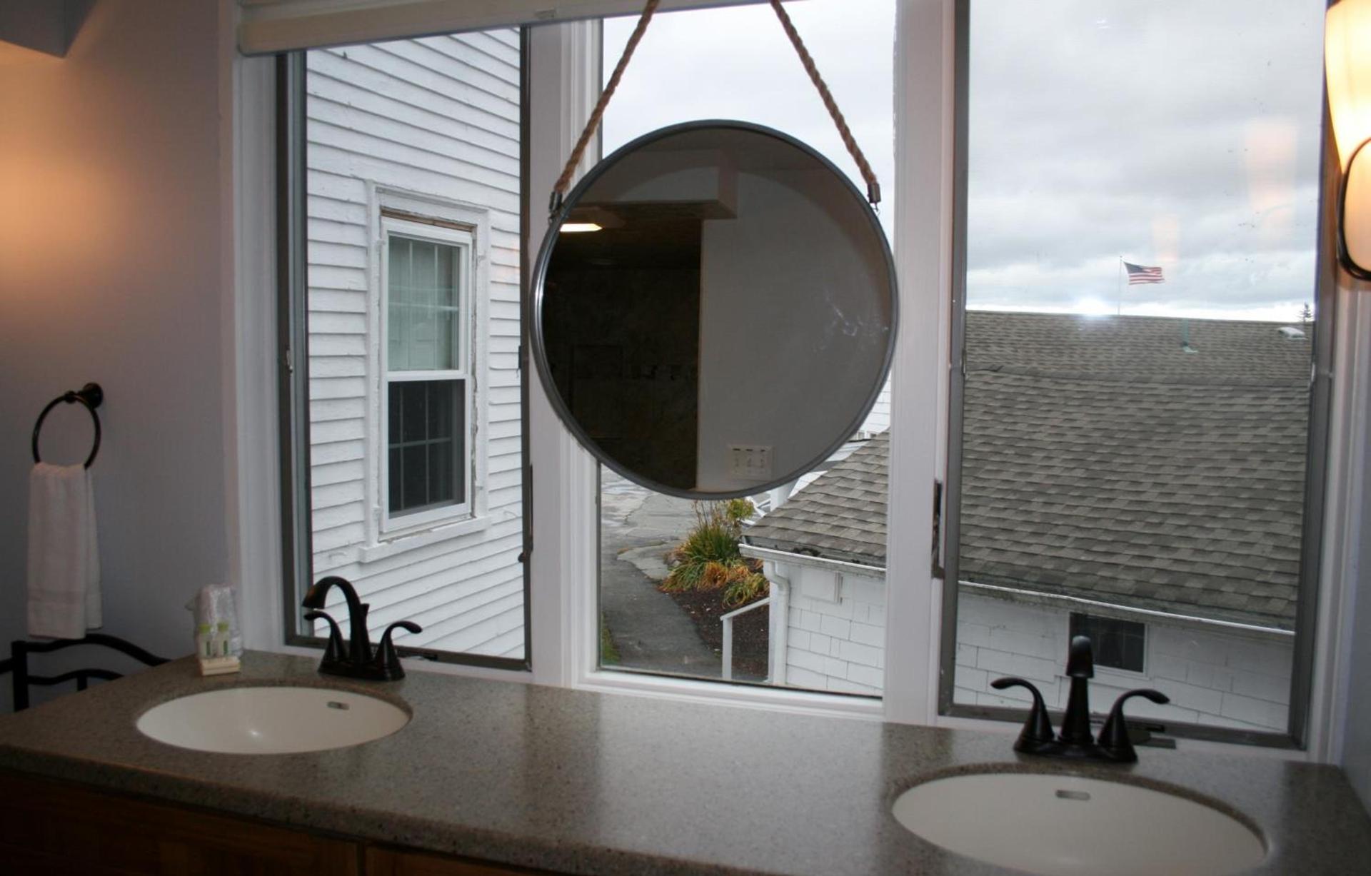 Shea's Riverside Inn & Motel photo 7