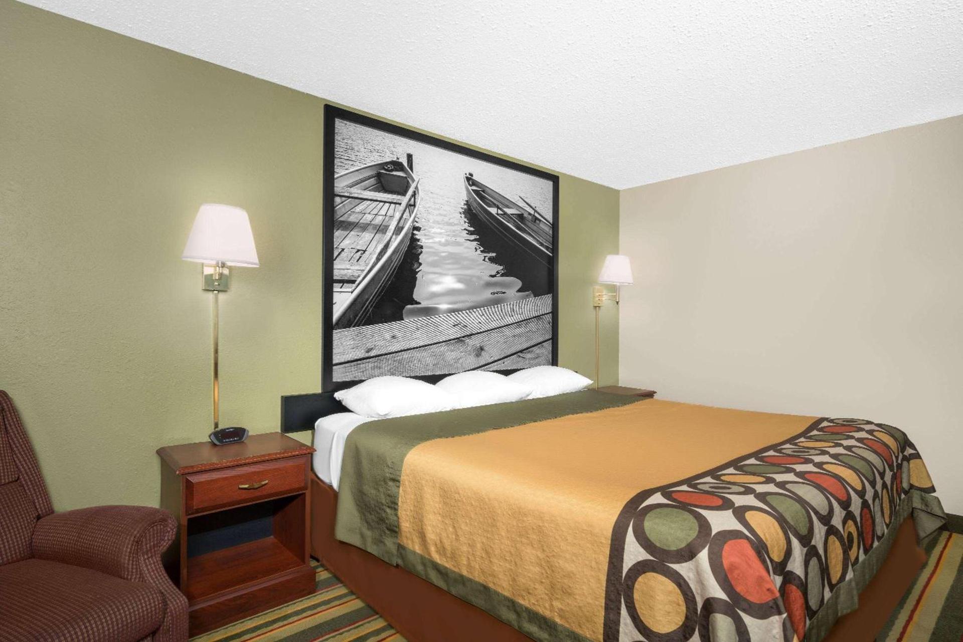 Super 8 by Wyndham Winona MN photo 5