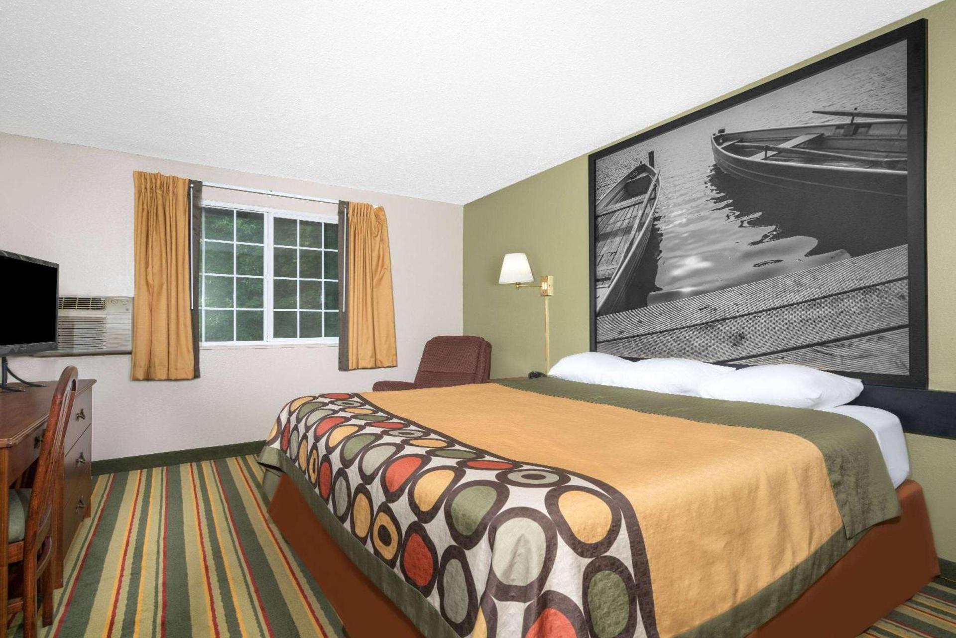 Super 8 by Wyndham Winona MN photo 6