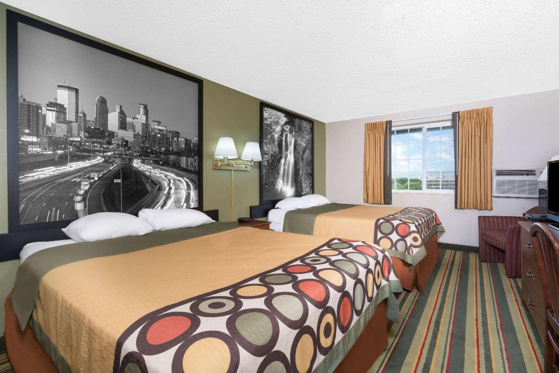 Super 8 by Wyndham Winona MN photo 8