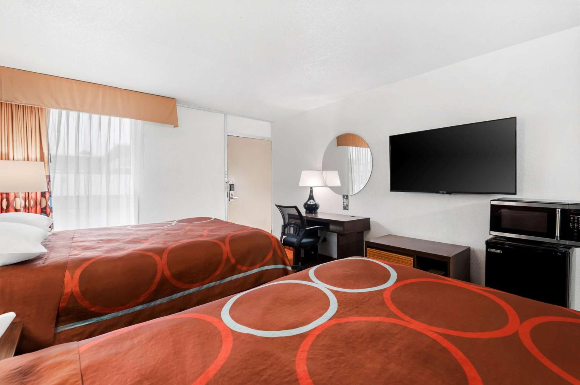 Super 8 by Wyndham Baton Rouge/I-10 photo 19