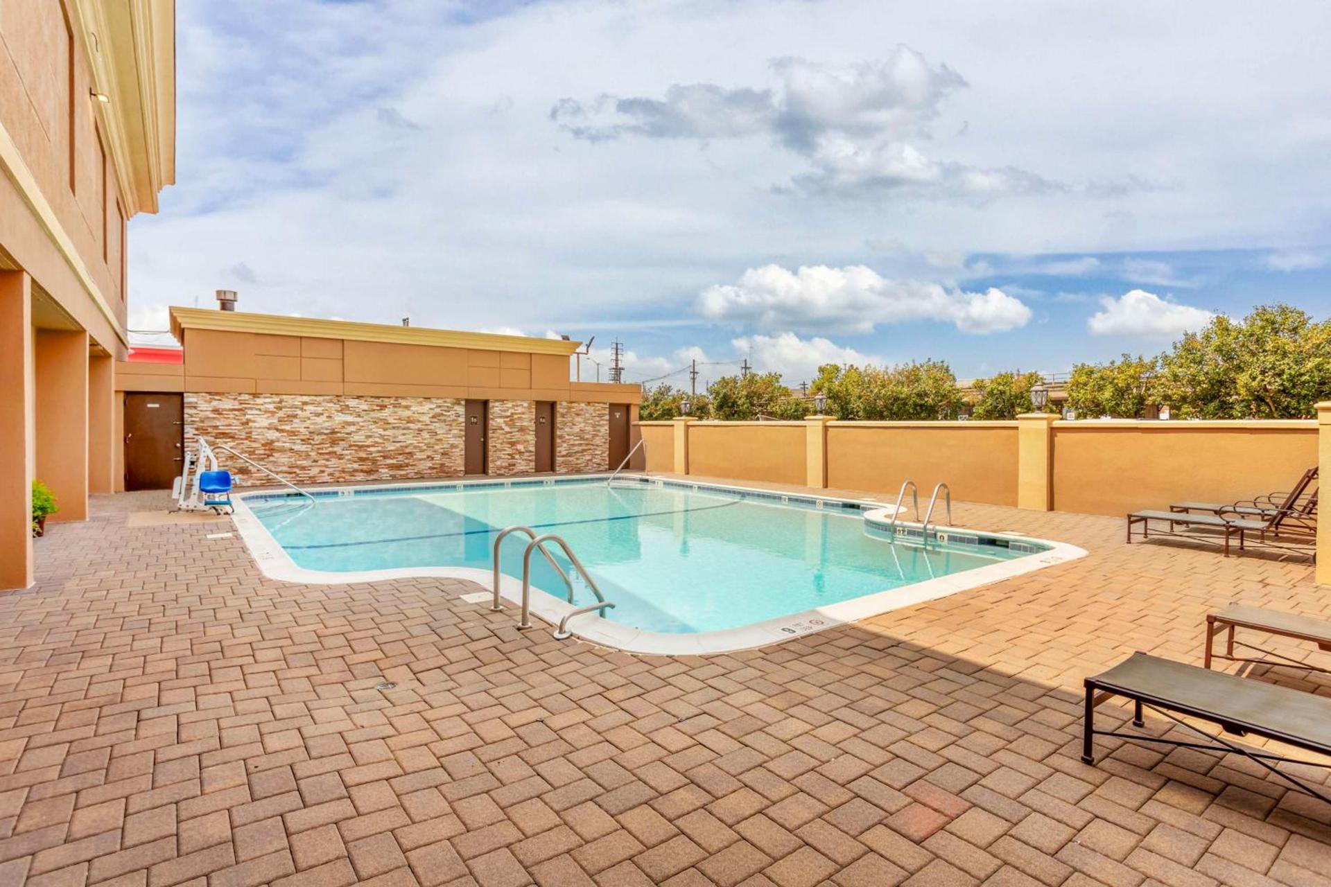 Best Western Mill River Manor photo 6
