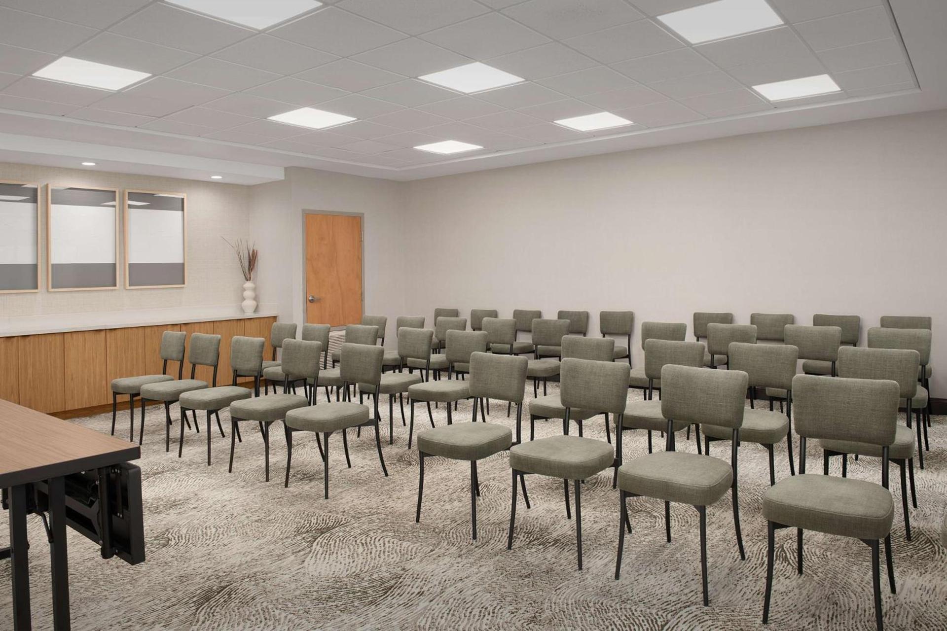 Hampton Inn & Suites Paso Robles photo 33