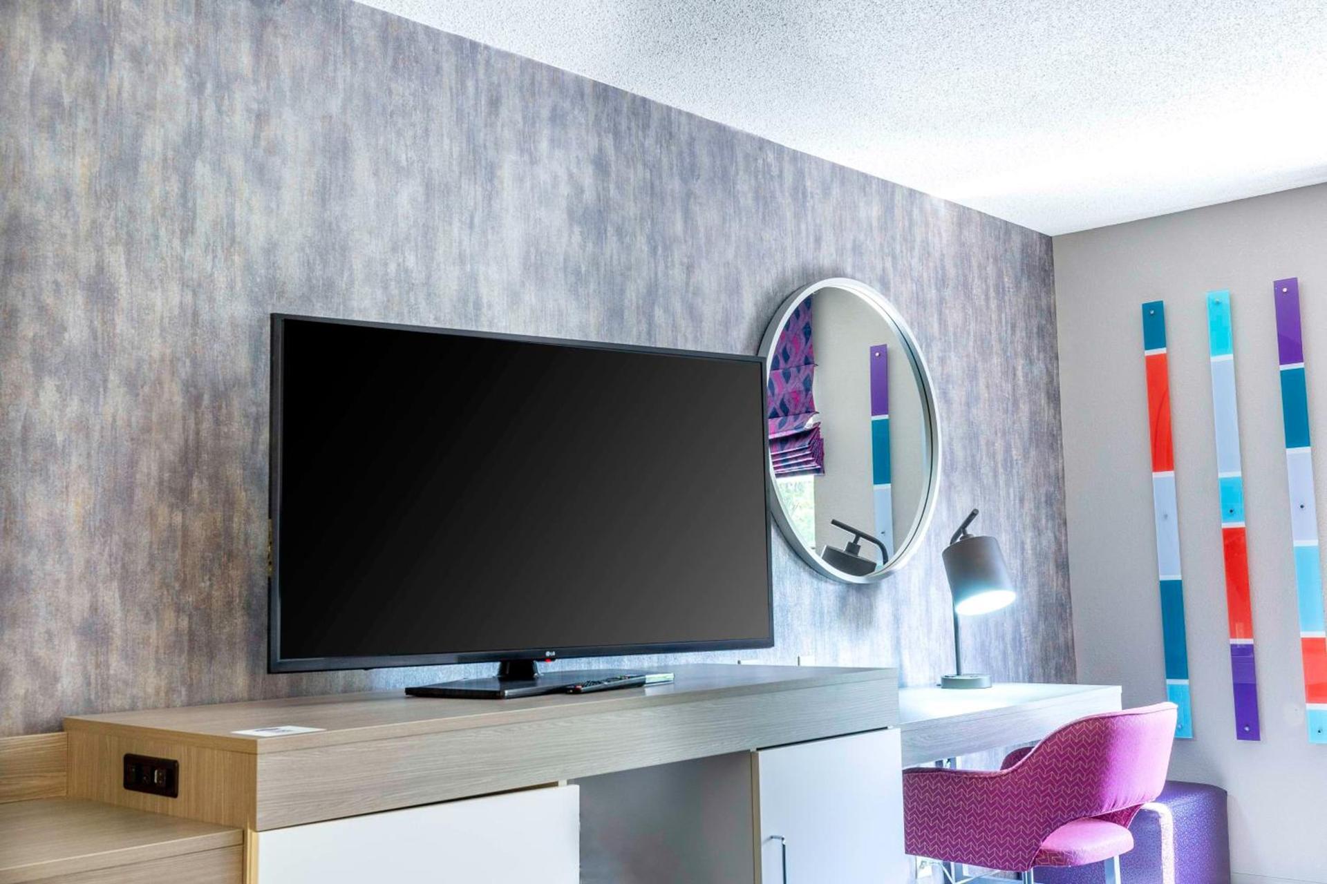 Hampton Inn East Windsor photo 45