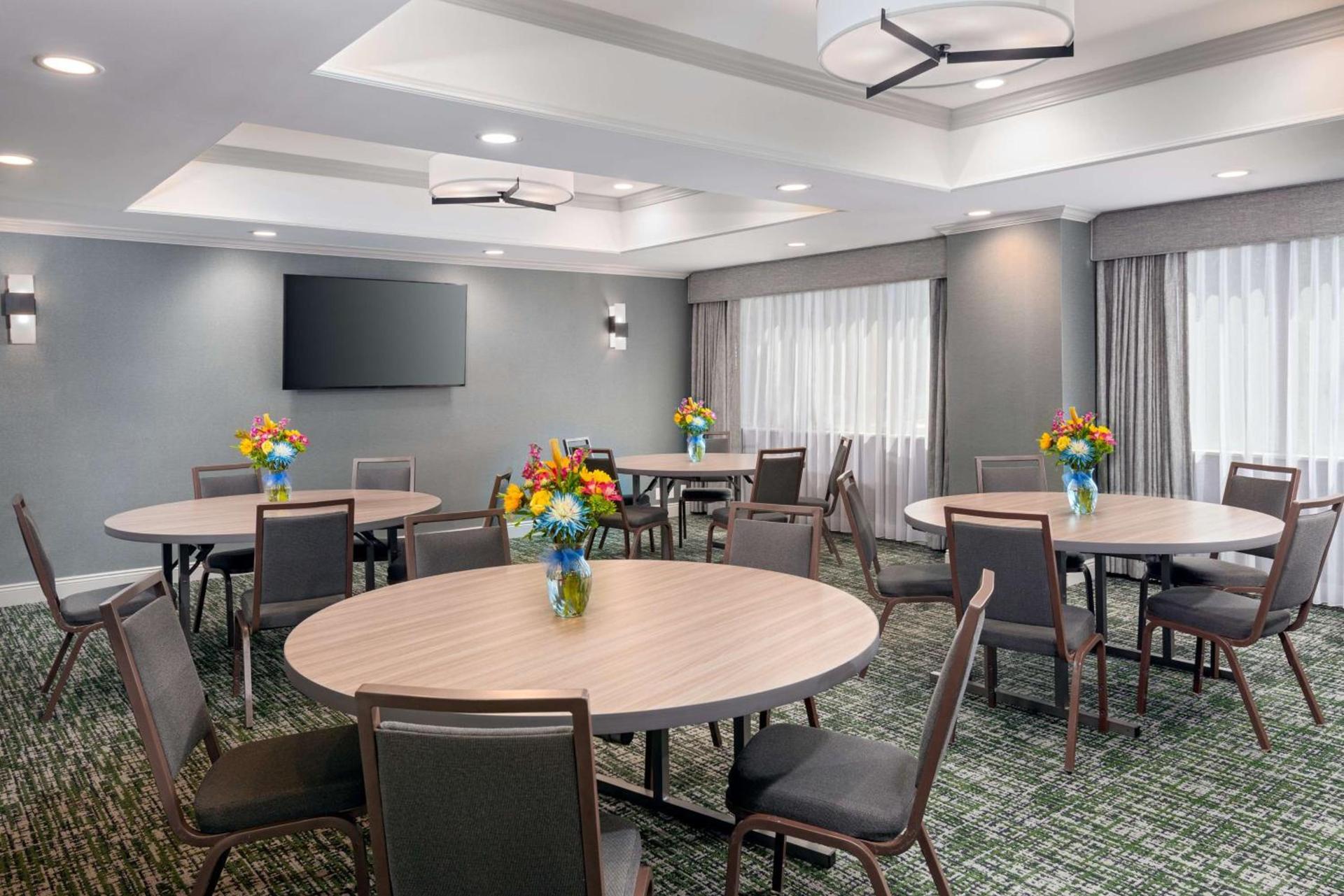 Hampton Inn Hartford Airport photo 25