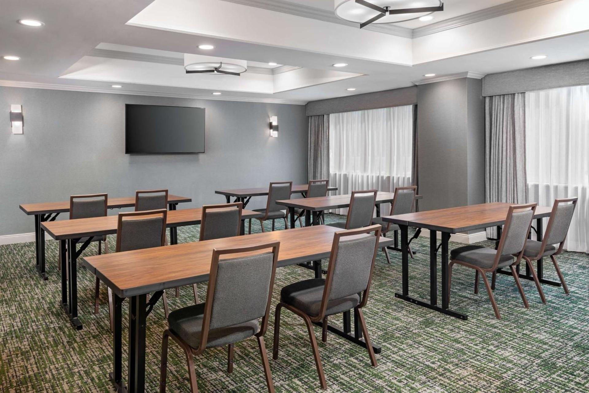 Hampton Inn Hartford Airport photo 31