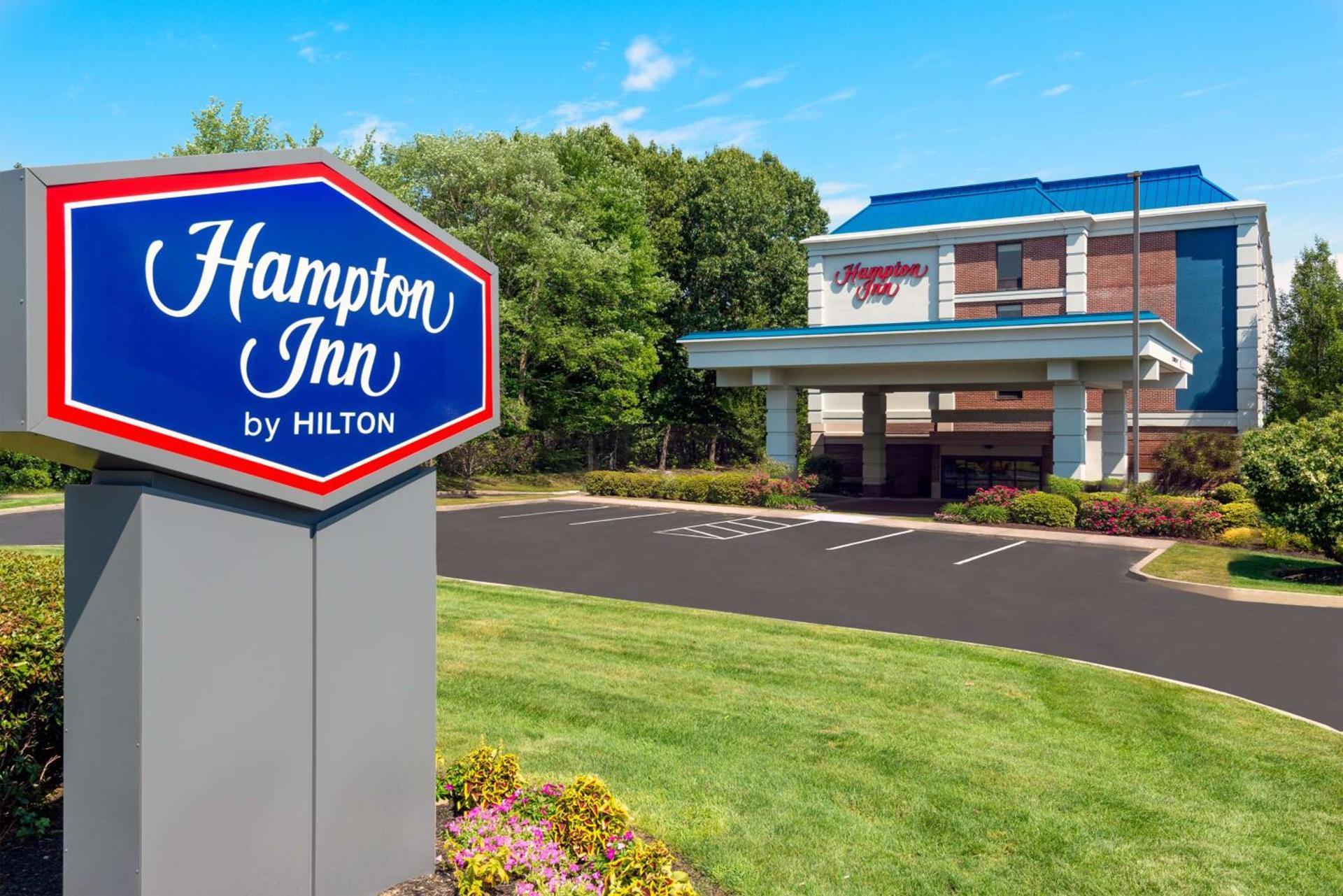 Hampton Inn Hartford Airport photo 36