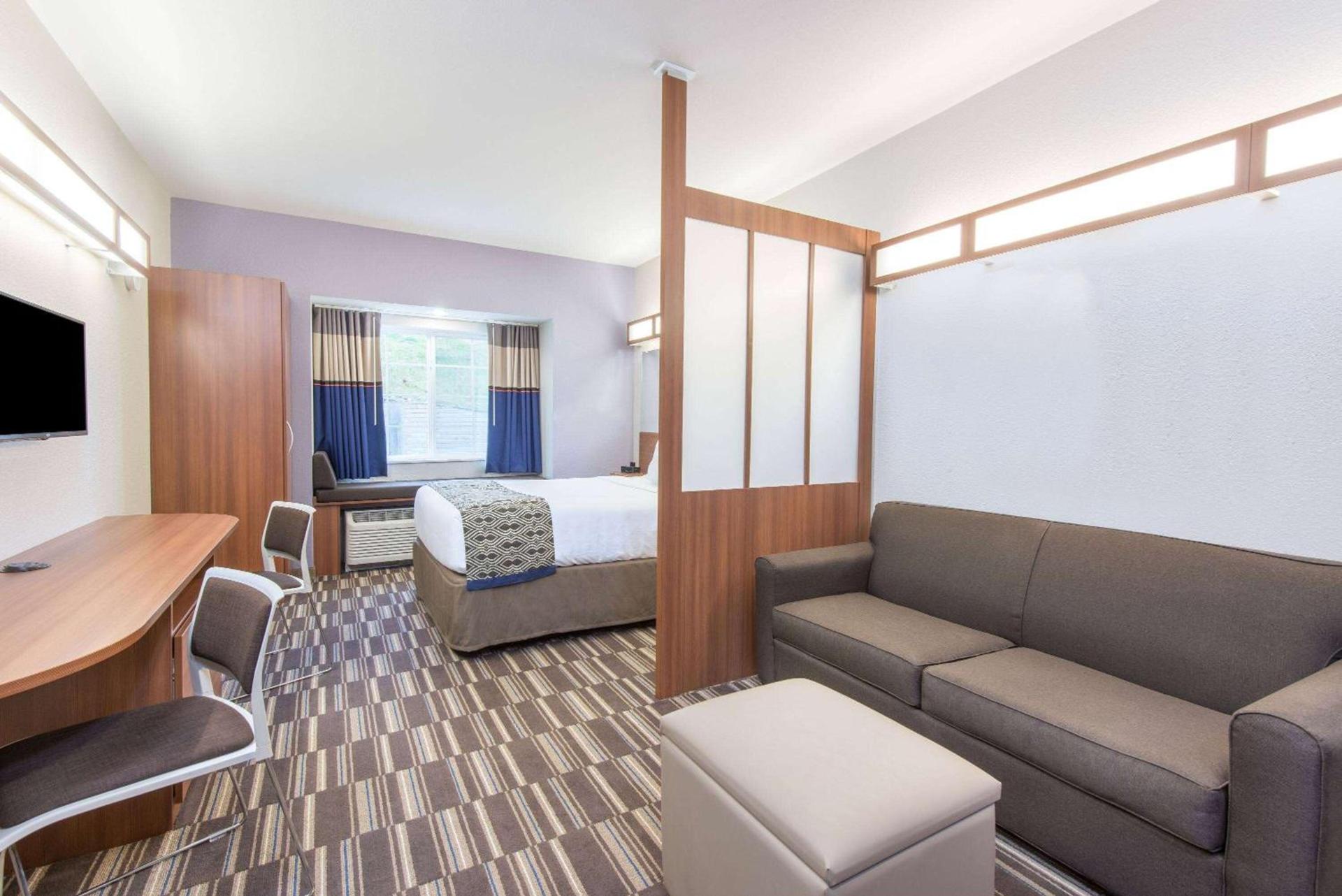 Microtel Inn & Suites by Wyndham Cadiz photo 9