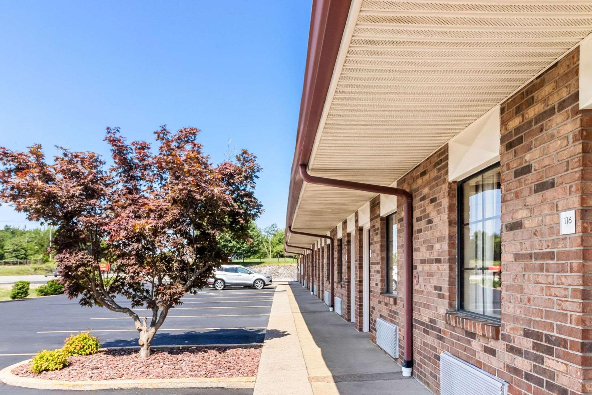 Econo Lodge Russellville photo 31