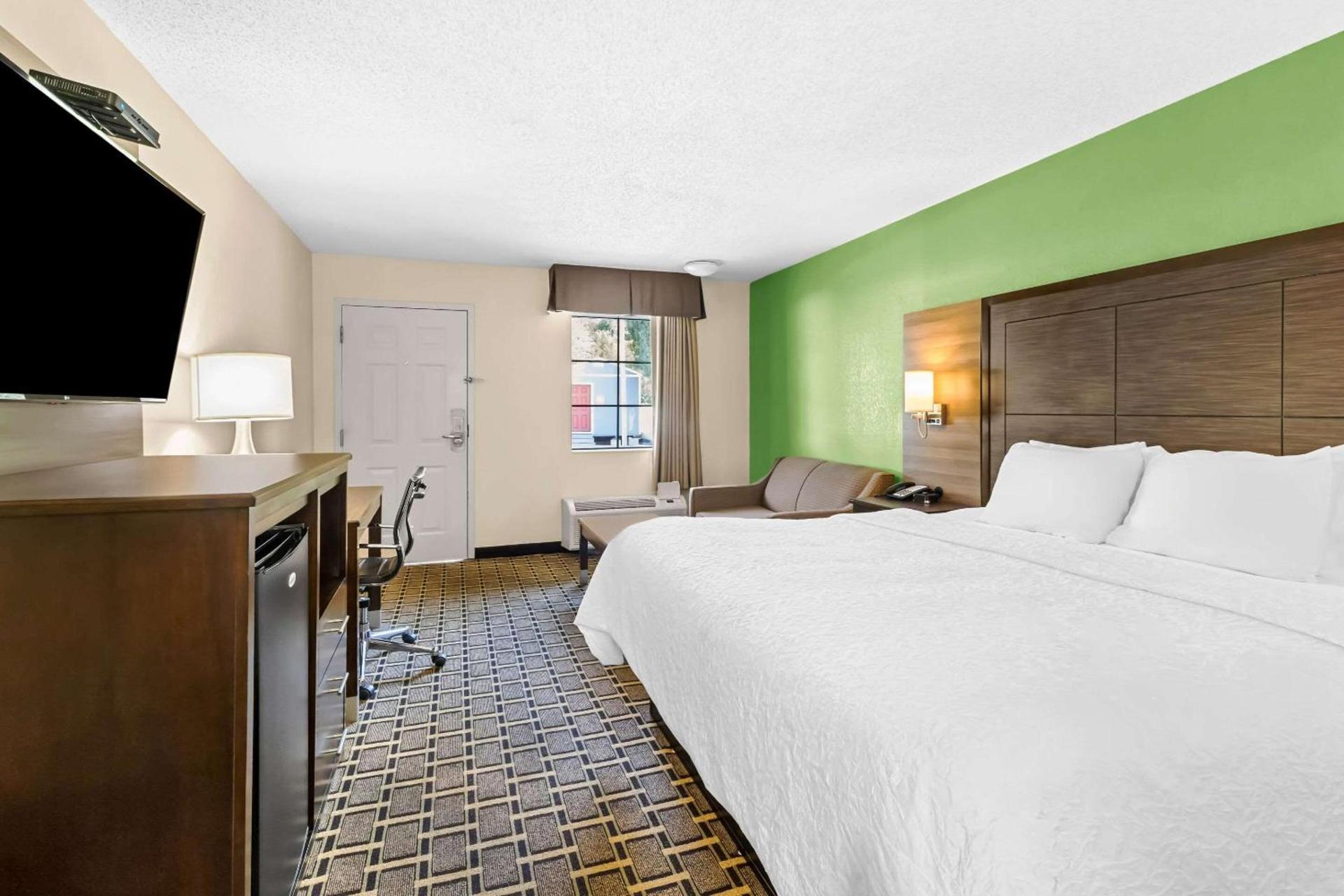 Econo Lodge Russellville photo 12