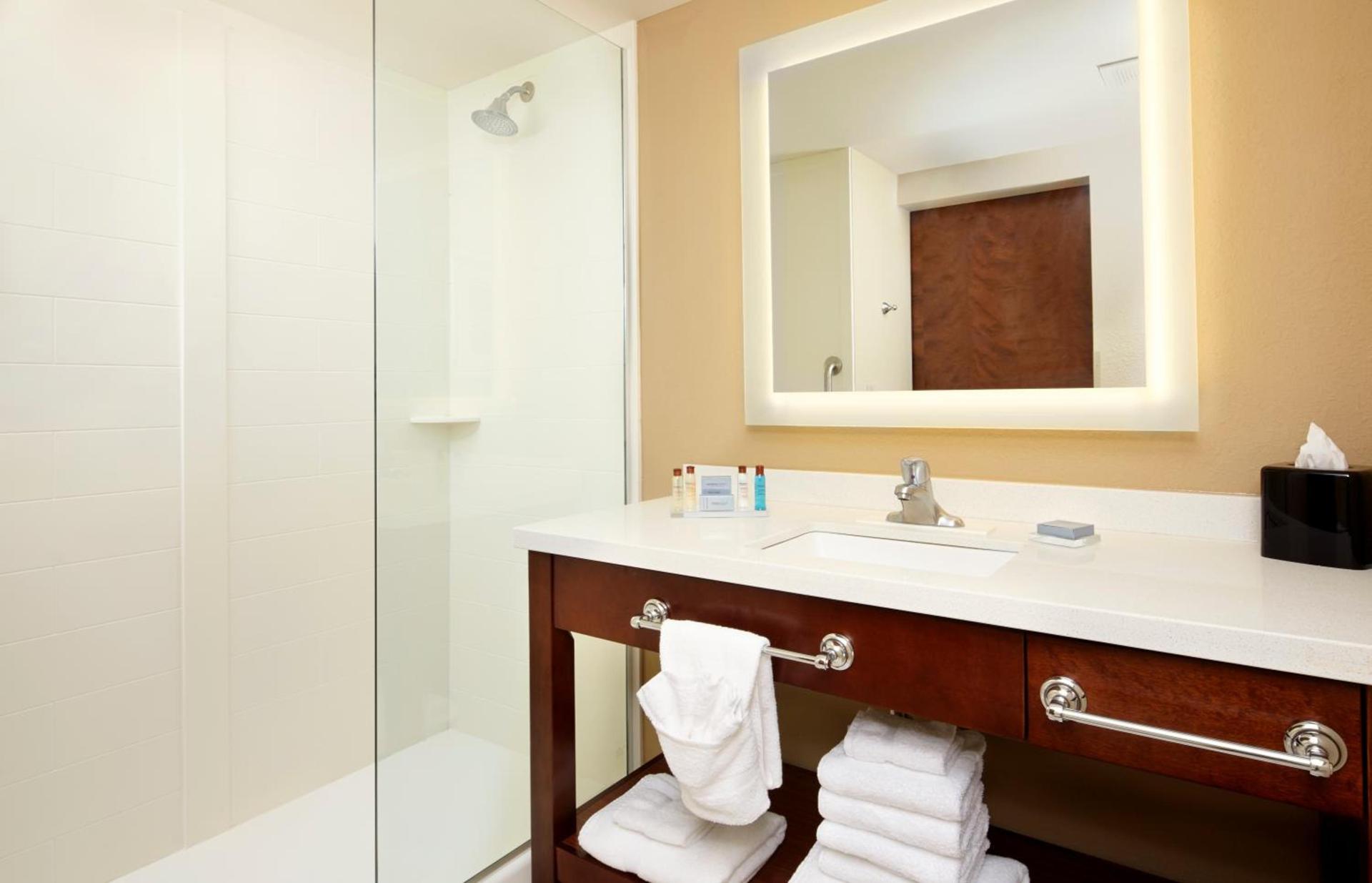 Hawthorn Suites by Wyndham Bridgeport photo 24