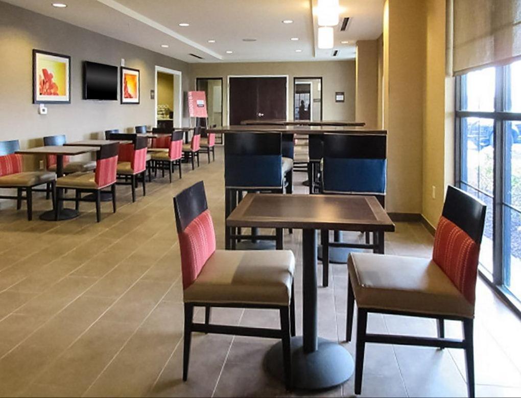 Comfort Suites-Youngstown North photo 45