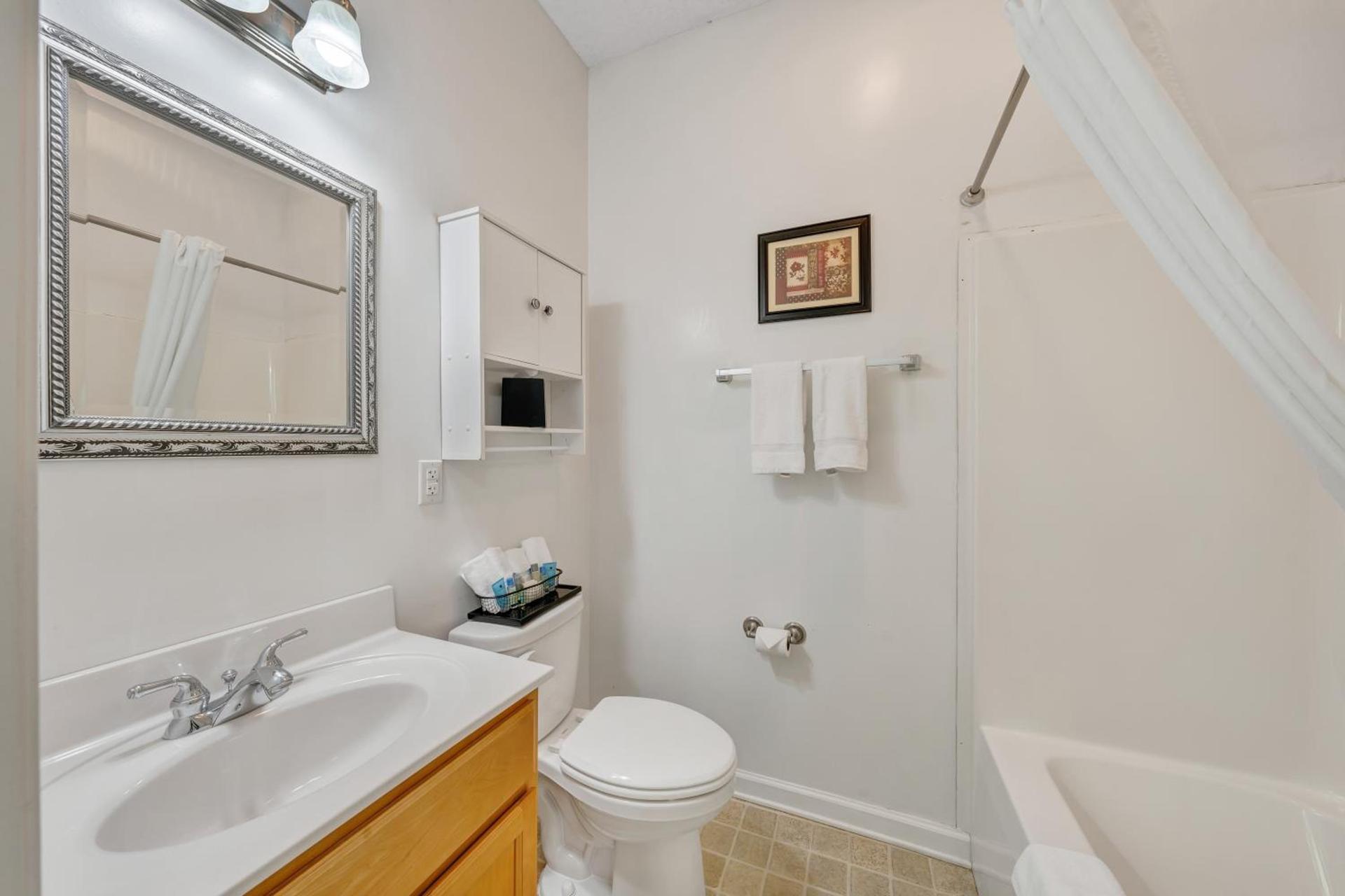 Halesford Harbour Resort - Smith Mountain Lake photo 19