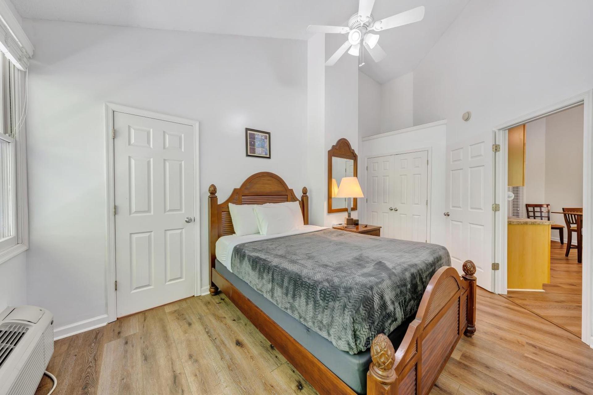 Halesford Harbour Resort - Smith Mountain Lake photo 23