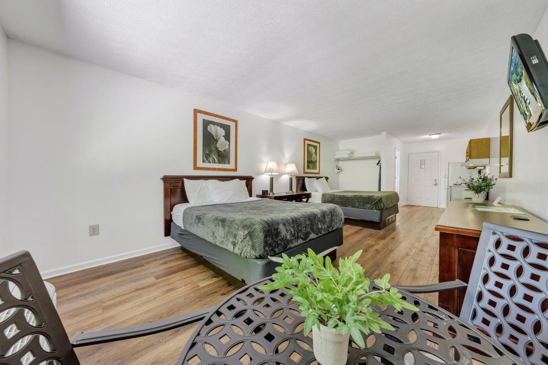 Halesford Harbour Resort - Smith Mountain Lake photo 35