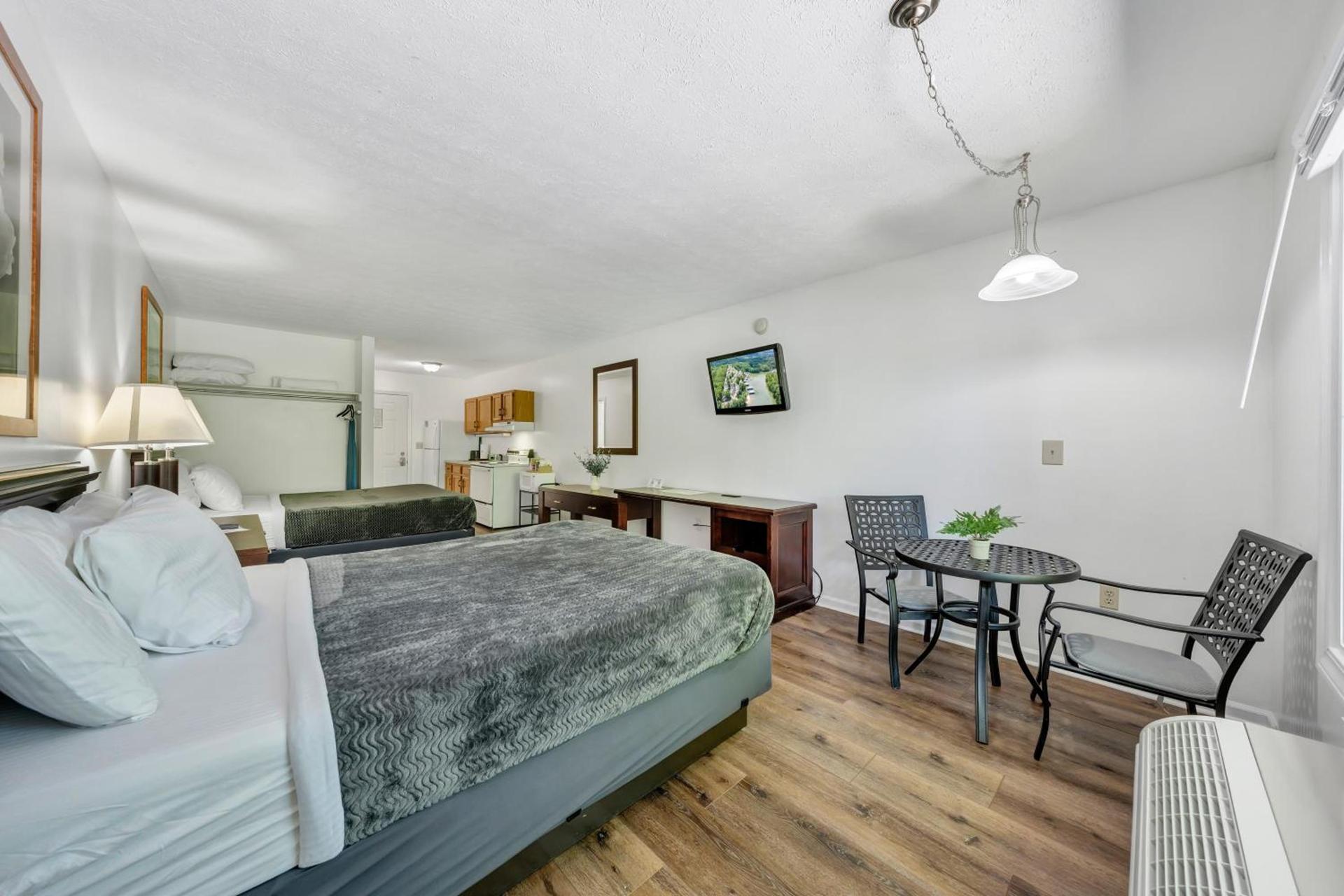 Halesford Harbour Resort - Smith Mountain Lake photo 30
