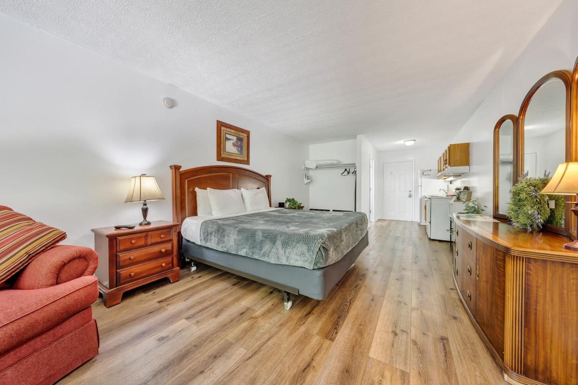 Halesford Harbour Resort - Smith Mountain Lake photo 63