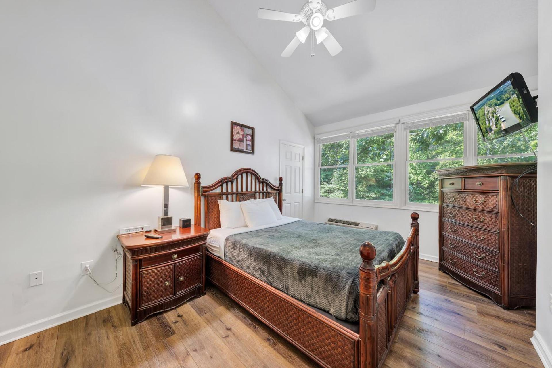 Halesford Harbour Resort - Smith Mountain Lake photo 39