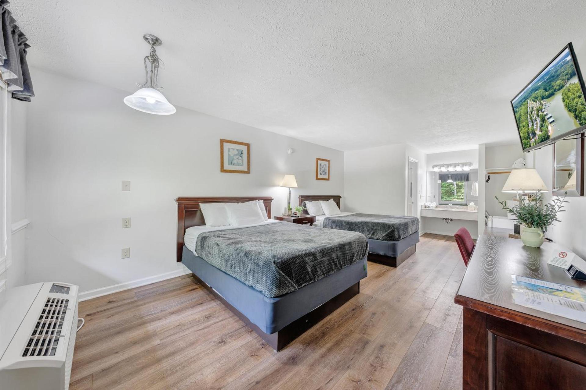 Halesford Harbour Resort - Smith Mountain Lake photo 49