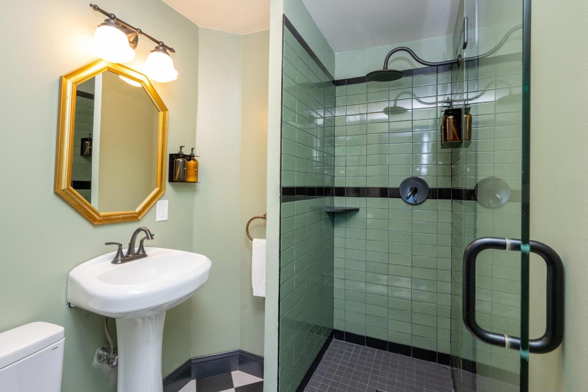 Hideaway Inn Lenox photo 64