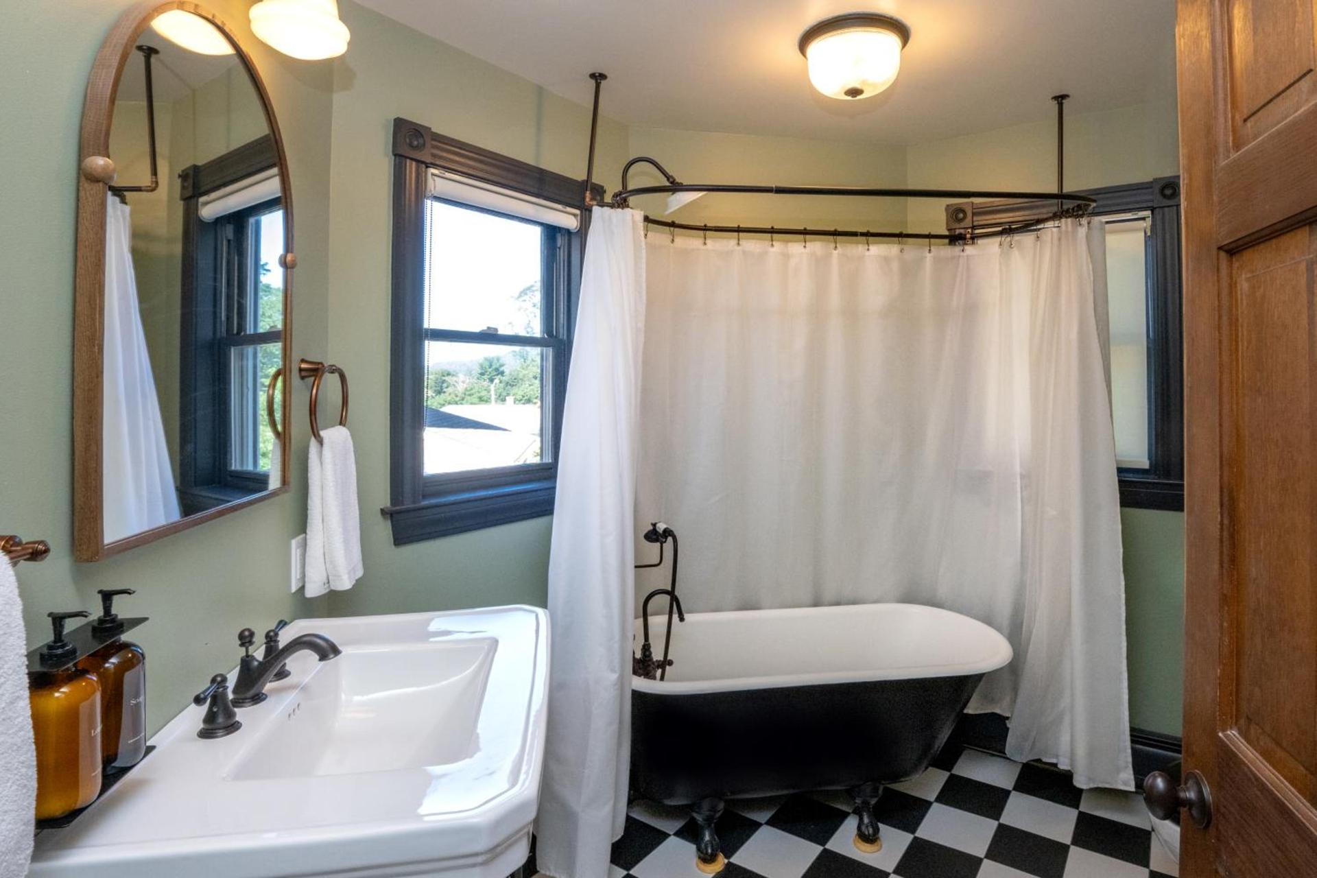 Hideaway Inn Lenox photo 63