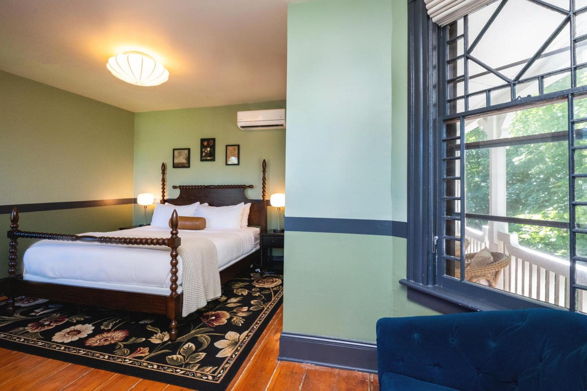 Hideaway Inn Lenox photo 62