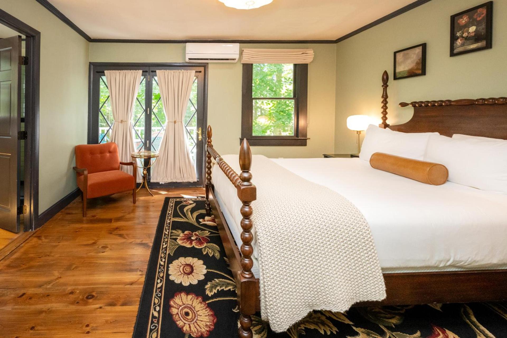 Hideaway Inn Lenox photo 71