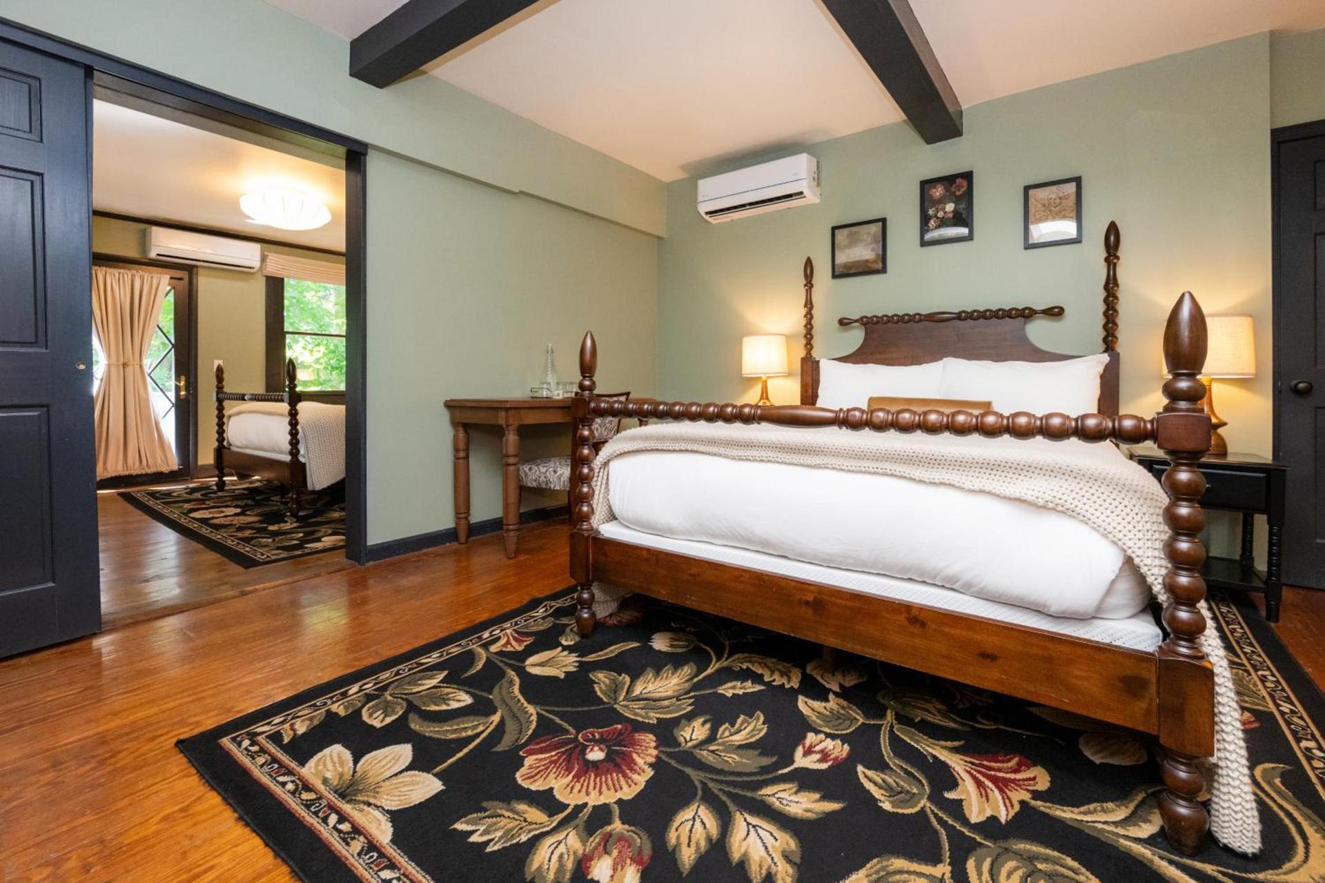 Hideaway Inn Lenox photo 70