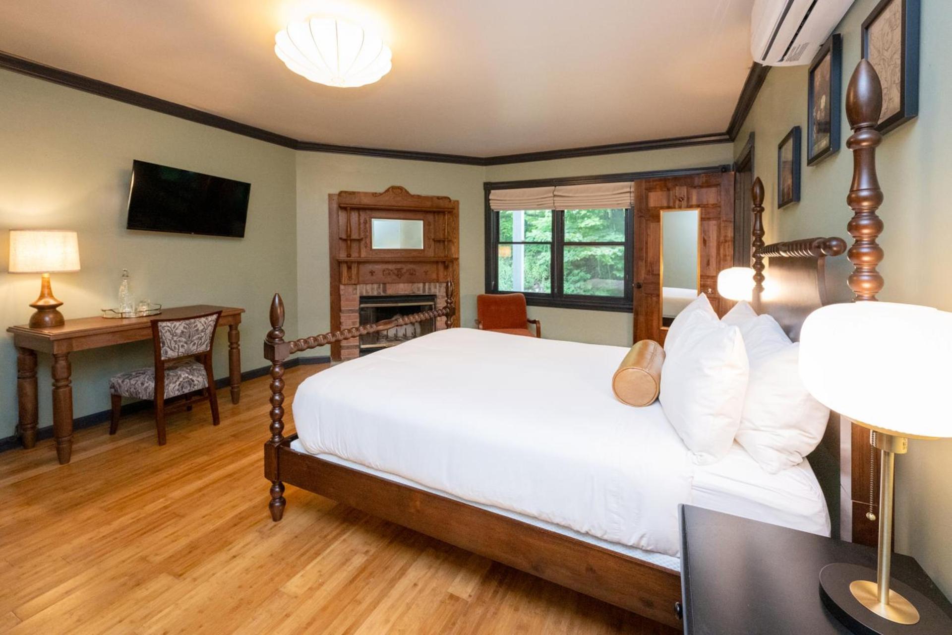 Hideaway Inn Lenox photo 76