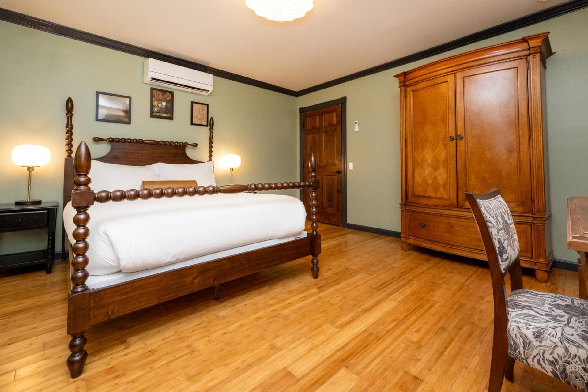 Hideaway Inn Lenox photo 74