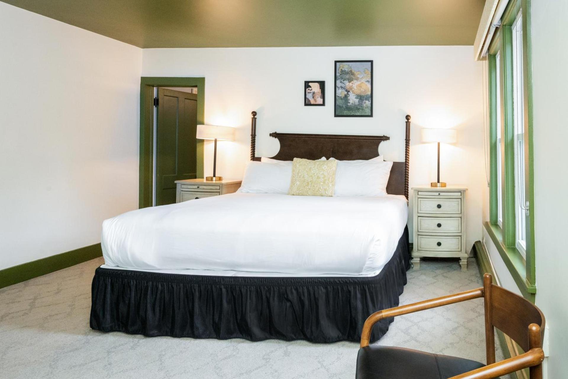 Hideaway Inn Lenox photo 81