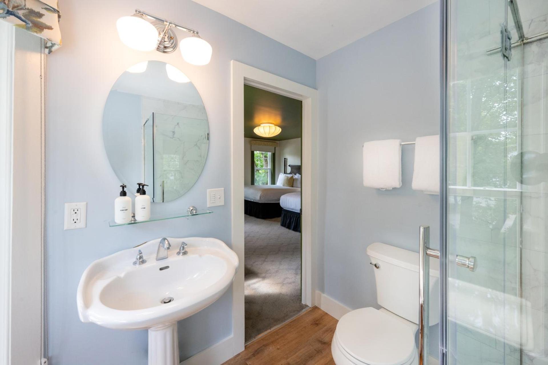 Hideaway Inn Lenox photo 83