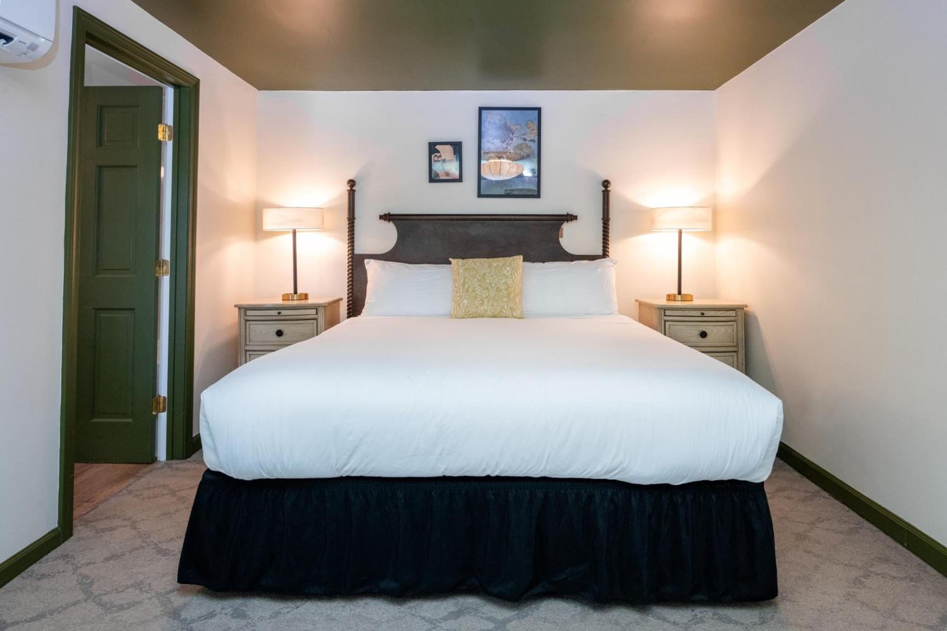 Hideaway Inn Lenox photo 87
