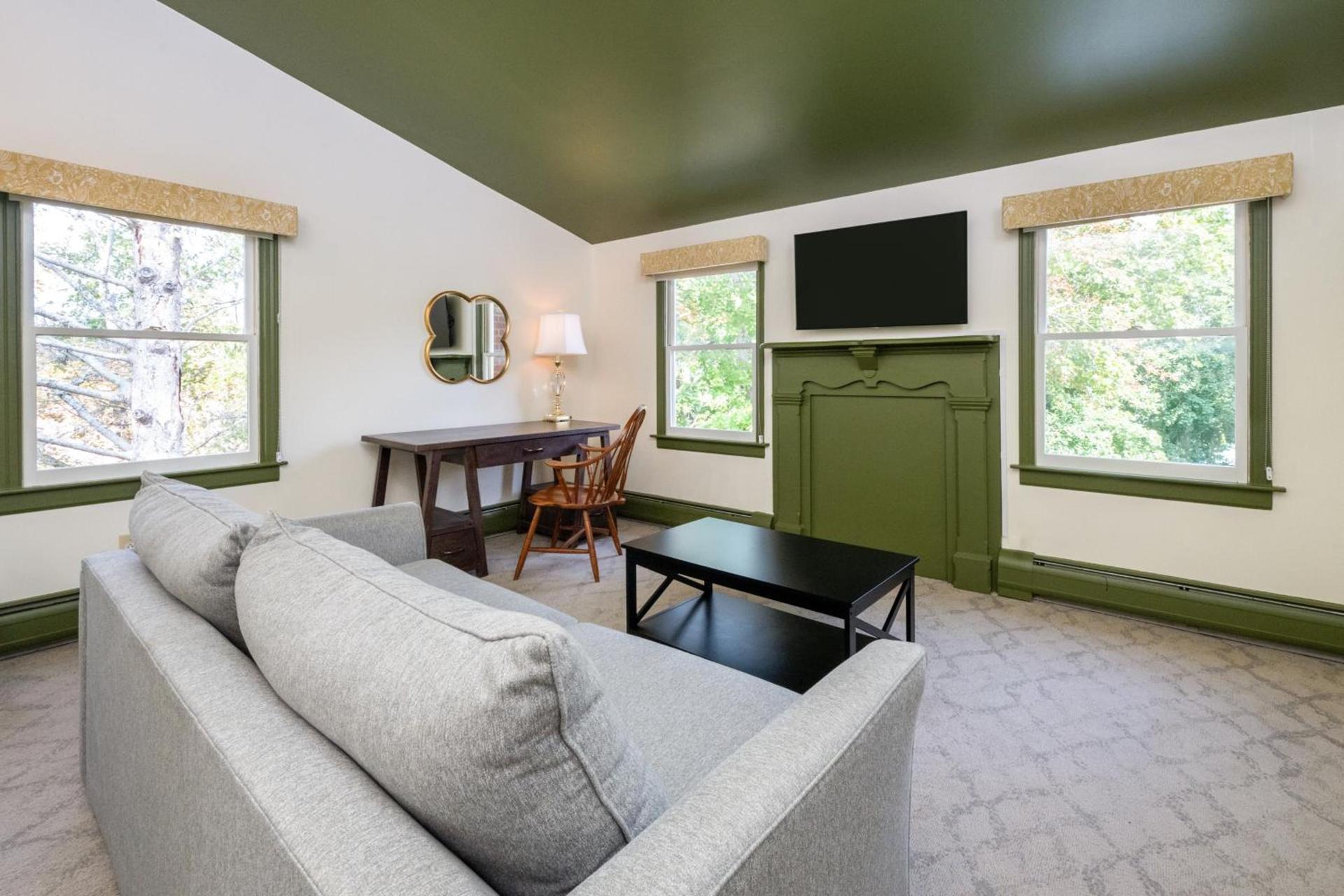 Hideaway Inn Lenox photo 85
