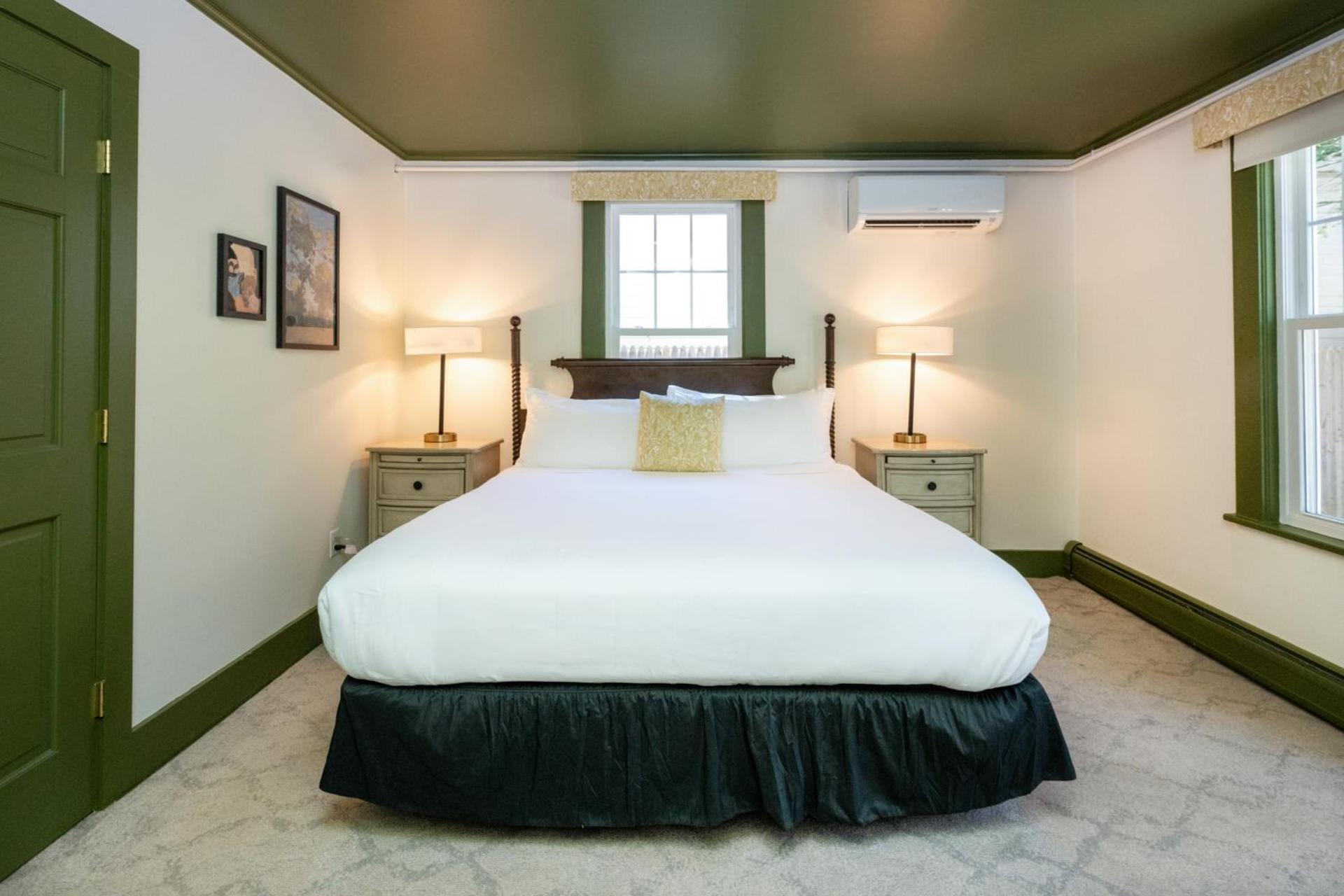 Hideaway Inn Lenox photo 89