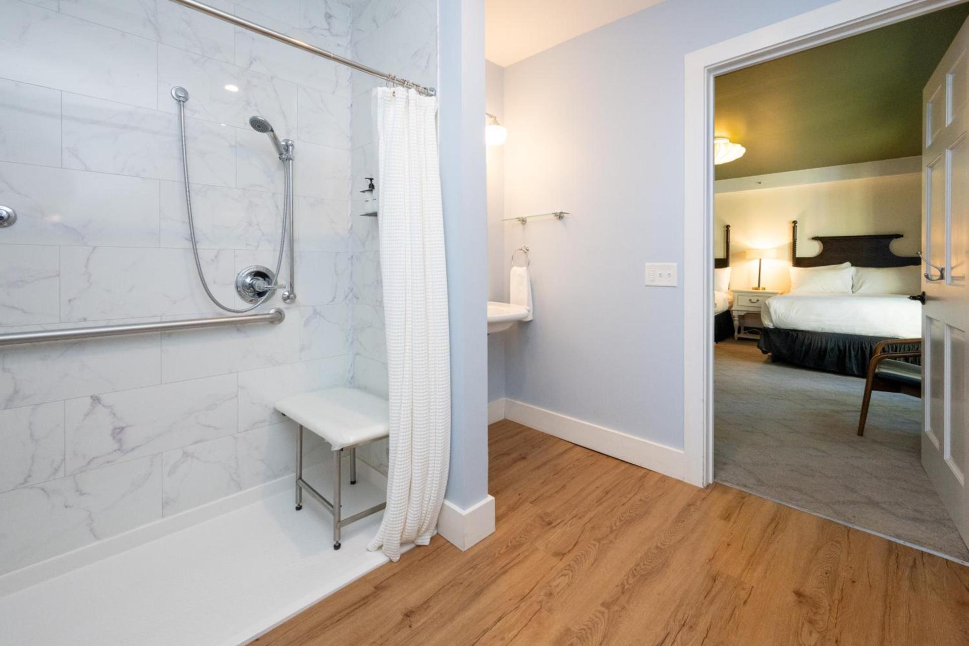 Hideaway Inn Lenox photo 93
