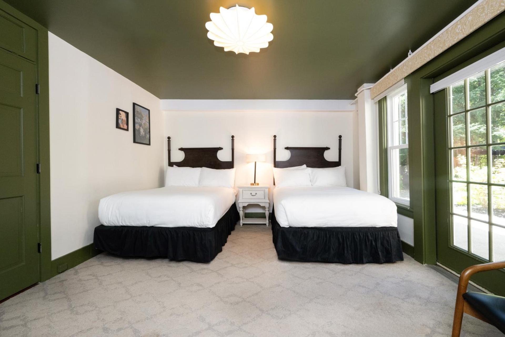 Hideaway Inn Lenox photo 92
