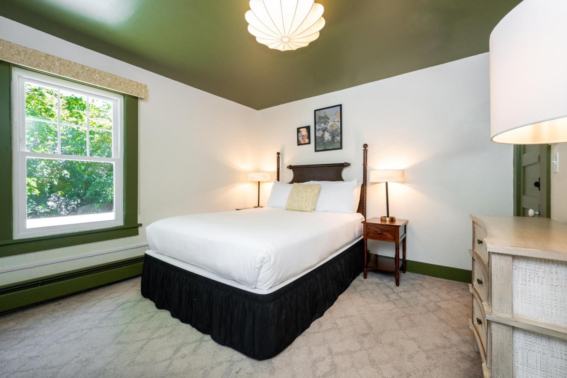 Hideaway Inn Lenox photo 94