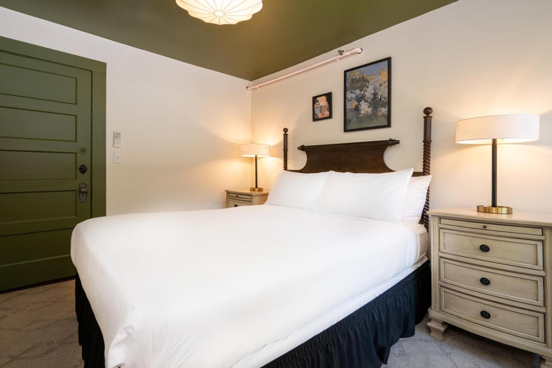 Hideaway Inn Lenox photo 99
