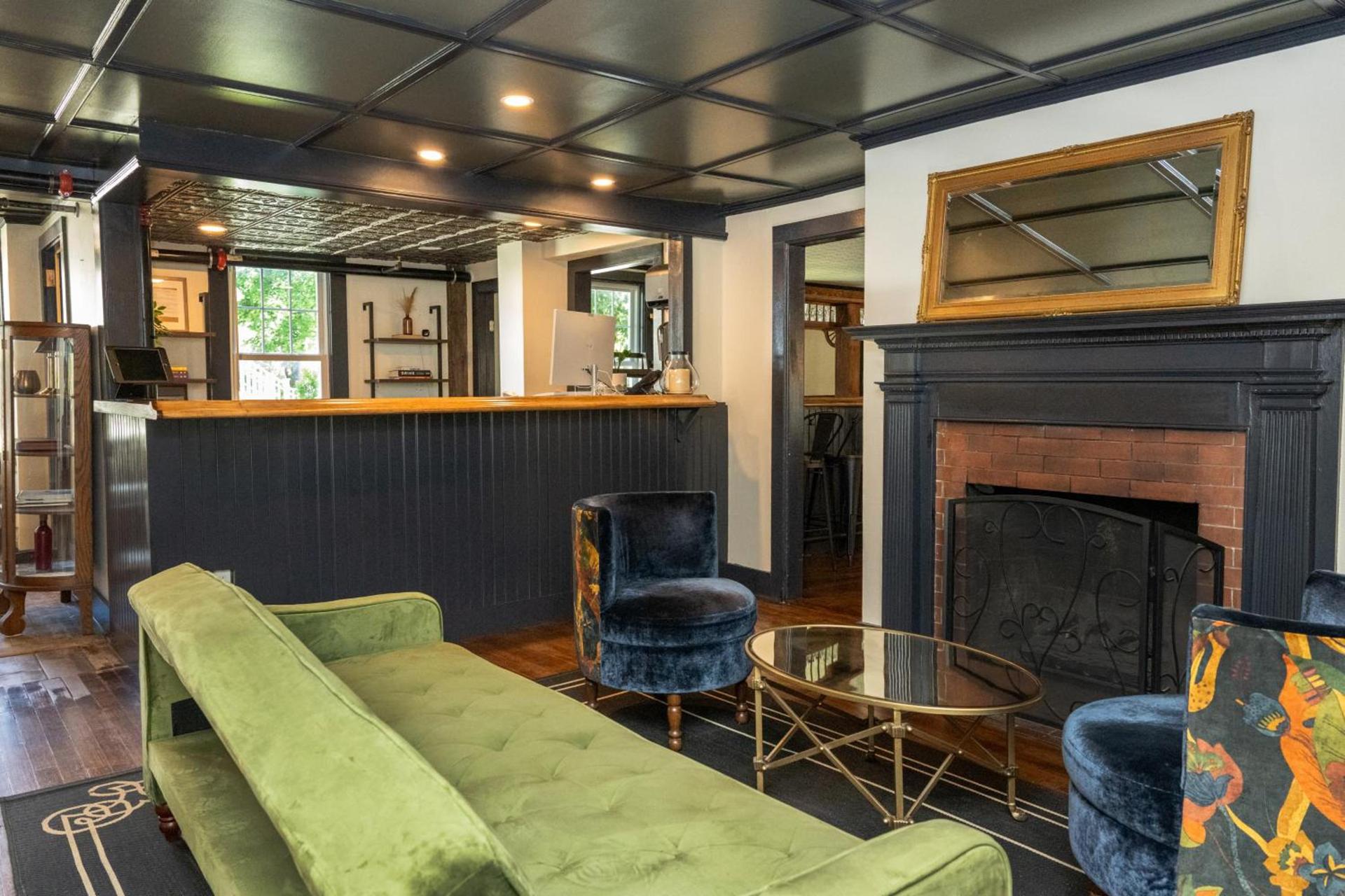 Hideaway Inn Lenox photo 98